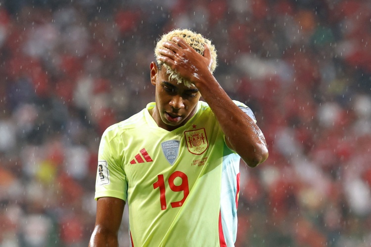 开云体育app下载-战平埃及，德拉富恩特对阵容进行10处调整仅亚马尔连续首发